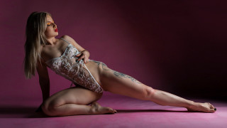 Tattooed woman pink floor arabesque - bent free wallpaper