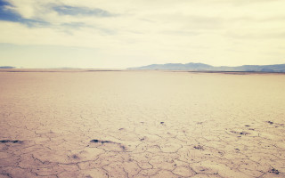Barren desert mountains clouds footprints - barren free wallpaper