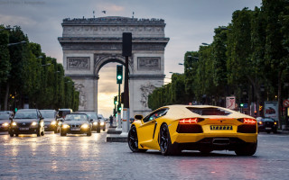 Yellow sports car paris triumph - a rainy day free wallpaper