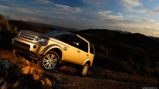 Yellow land rover rocky hill - rim free wallpaper
