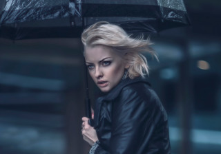 Woman black leather jacket umbrella - an umbrella in the rain free wallpaper