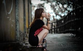 Woman kneeling fence gothic fashion - feng zhu free wallpaper
