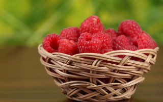 Raspberry basket green background blurry 2 - berry free wallpaper