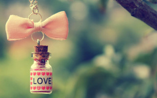 Love bottle chain tree blurry - a bottle free wallpaper