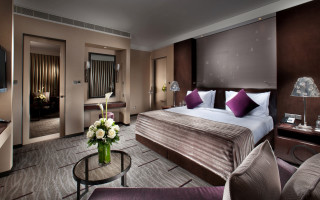 Hotel room bed table television - the bed free wallpaper