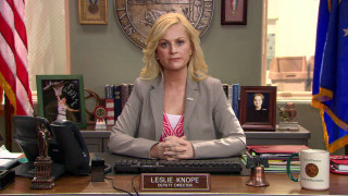 Woman sitting desk computer flag - the desk free wallpaper