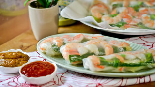 Shrimp vegetable spring rolls dipping - sauce free wallpaper