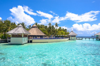 Beach resort dock thatched huts - hut free wallpaper