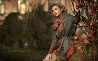 Woman dress scarf tree building 3 - free autumn wallpaper