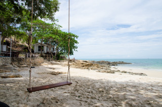 Beach swing house tree blue - a swing free wallpaper