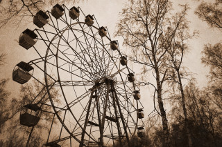 Ferriswheel park bw autumn trees - a ferris free wallpaper