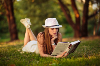 Woman reading grass hat bokeh - a book in her hand free wallpaper