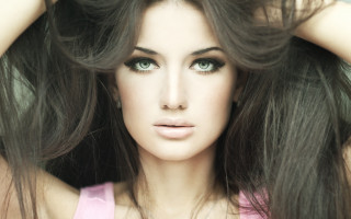 Woman longhair greeneyes windpose photorealistic - shaded free wallpaper