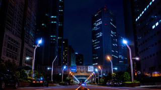 Night city street neoism neon - the background and a street light in the foreground free wallpaper