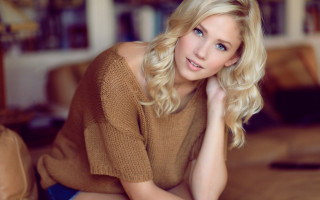 Woman sitting smiling blonde blue - alison geissler free wallpaper