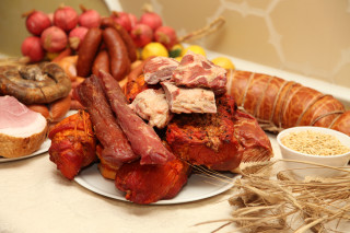 Plate meats mustard bela cikos - other food free wallpaper