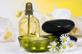 Candle rocks flowers oil bottle - diffuse lighting free wallpaper for desktop