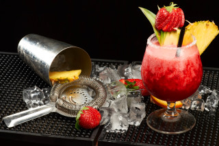 Strawberry garnish metal strainer ice - a drink free wallpaper