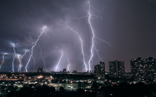 Lightning storm cityscape night matte - over a city free wallpaper