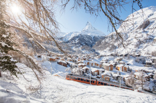 Train snowy mountain town winter - photography free wallpaper