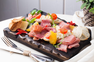 Food plate fork knife chips - delaunay free wallpaper