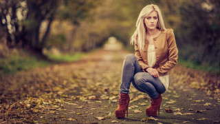 Woman blonde jeans forest portrait - a tree stump in a forest free wallpaper