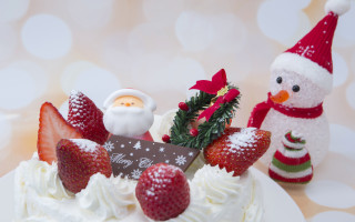 Christmas strawberry cake santa snowman - a snowman free wallpaper