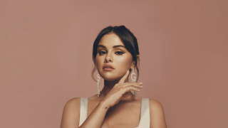 Woman white dress earrings serious - hq free wallpaper