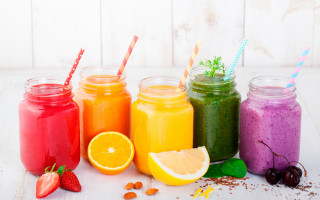 Mason jars colored drinks fruit - a white table free wallpaper