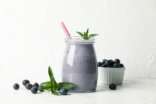 Blueberries mint cucumber leaf lily - a straw free wallpaper