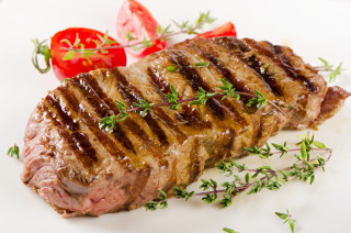 Steak tomatoes plate cutlery food - a fork and knife free wallpaper