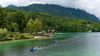 Lake forest mountains people boat - free summer wallpaper