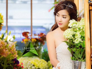 Woman white dress bouquet flowers - a window behind her free wallpaper