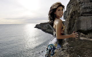 Woman cliff ocean phone arabesque - araceli gilbert free wallpaper