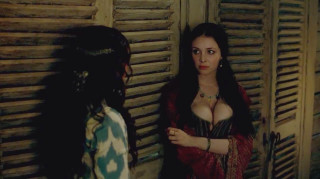 Woman man room shutters open - shutter free wallpaper