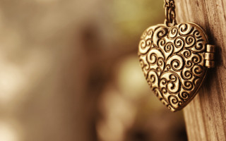 Heart locke wooden door chain 2 - jewelry free wallpaper