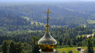 Church steeple cross forest mountain - free bird wallpaper
