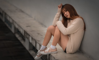 Woman sitting portrait bandages shoes - free other wallpaper for desktop