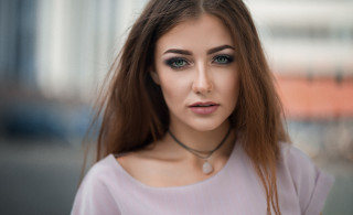 Woman longhair serious greeneyes necklace 2 - long hair and a necklace free wallpaper for desktop