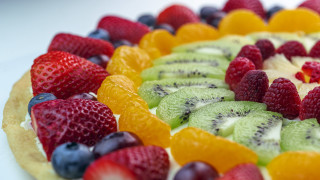 Fruit pizza kiwis oranges strawberries - arcimboldo free wallpaper