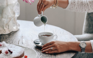 Woman tea pouring cake flower - a cup free wallpaper