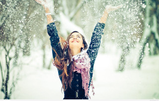 Woman snow arms up winter - figuration libre free wallpaper