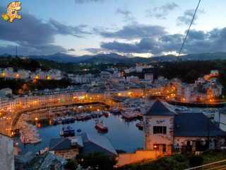 Harbor boats buildings night sky - a harbor free wallpaper