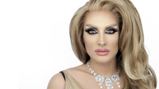 Woman necklace head necklace - hyperrealistic free wallpaper