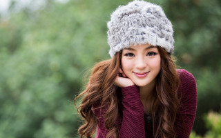 Woman hat sweater posing hand - chen lu free wallpaper