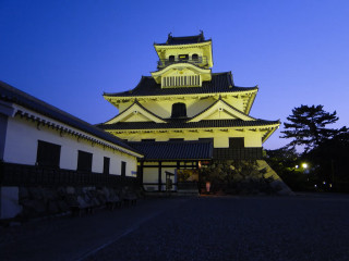 Tall building tower nighttime lights - a tower free wallpaper