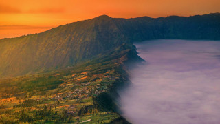Mountain valley city foggy sunset - a valley below free wallpaper