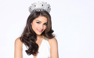 Woman white dress tiara smile - a tiara free wallpaper