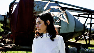 Woman bird head metal object - a large metal object free wallpaper