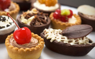 Cupcakes cherry closeup plate dessert - a close up of a plate free wallpaper